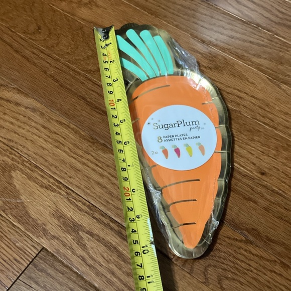 PETER RABBIT BASKET & BOOK BUNDLE ( free carrot plates!) - Picture 13 of 16